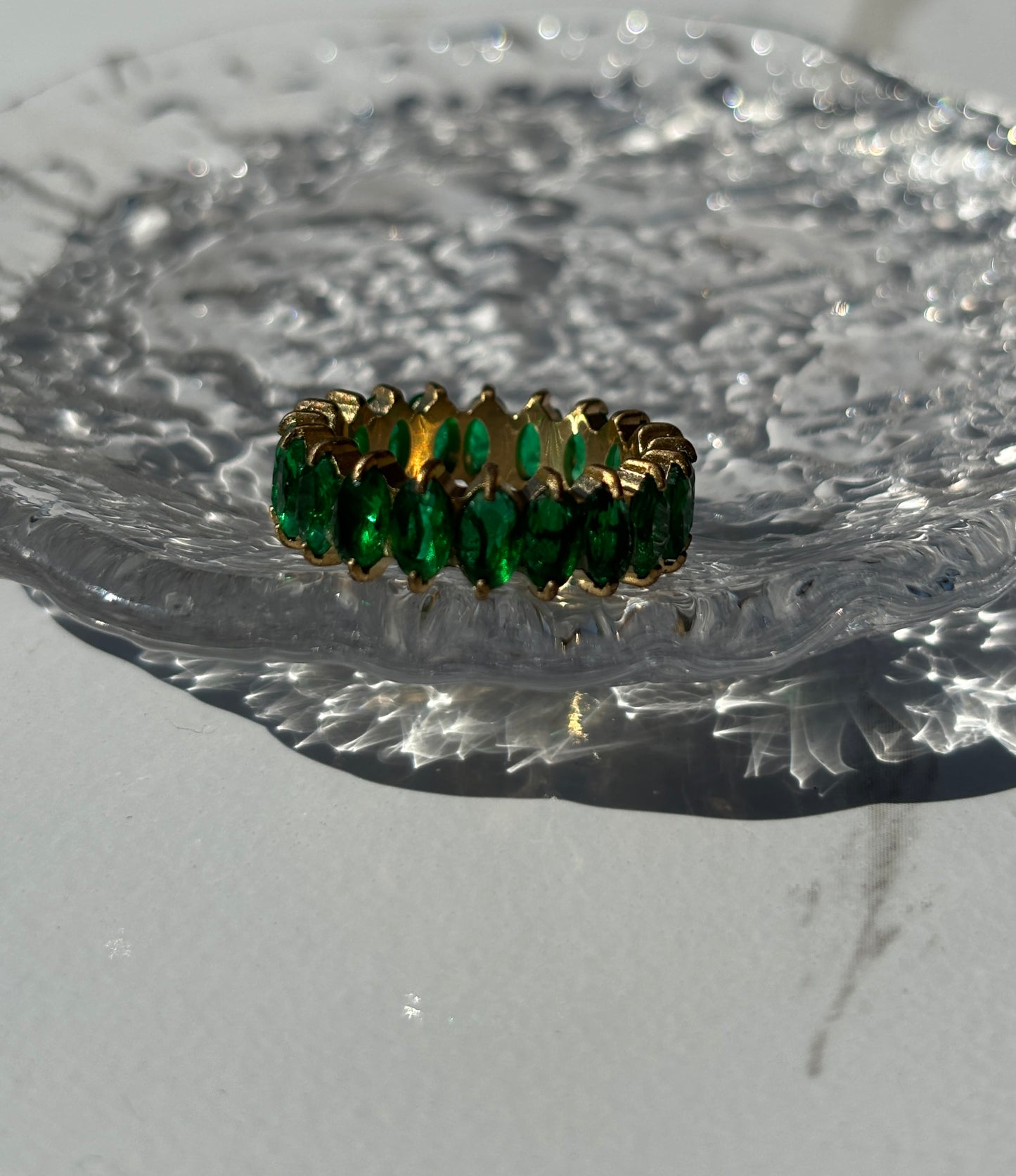 Oval emerald ring