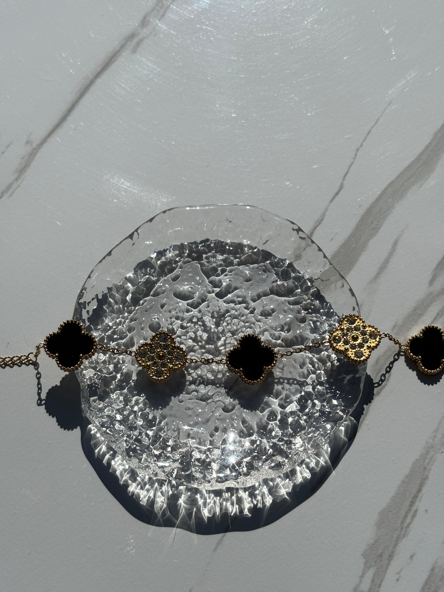 Reversible clove bracelet
