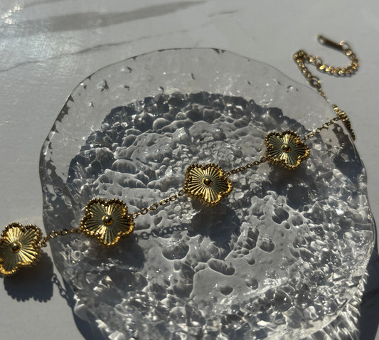 Gold clove bracelet