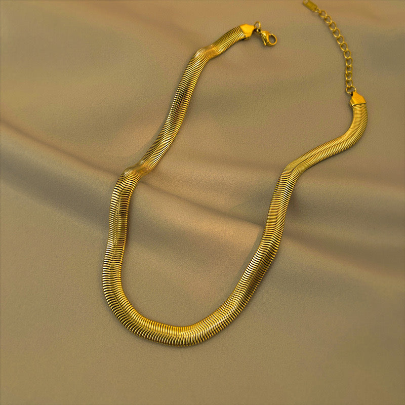 Chunky snake necklace