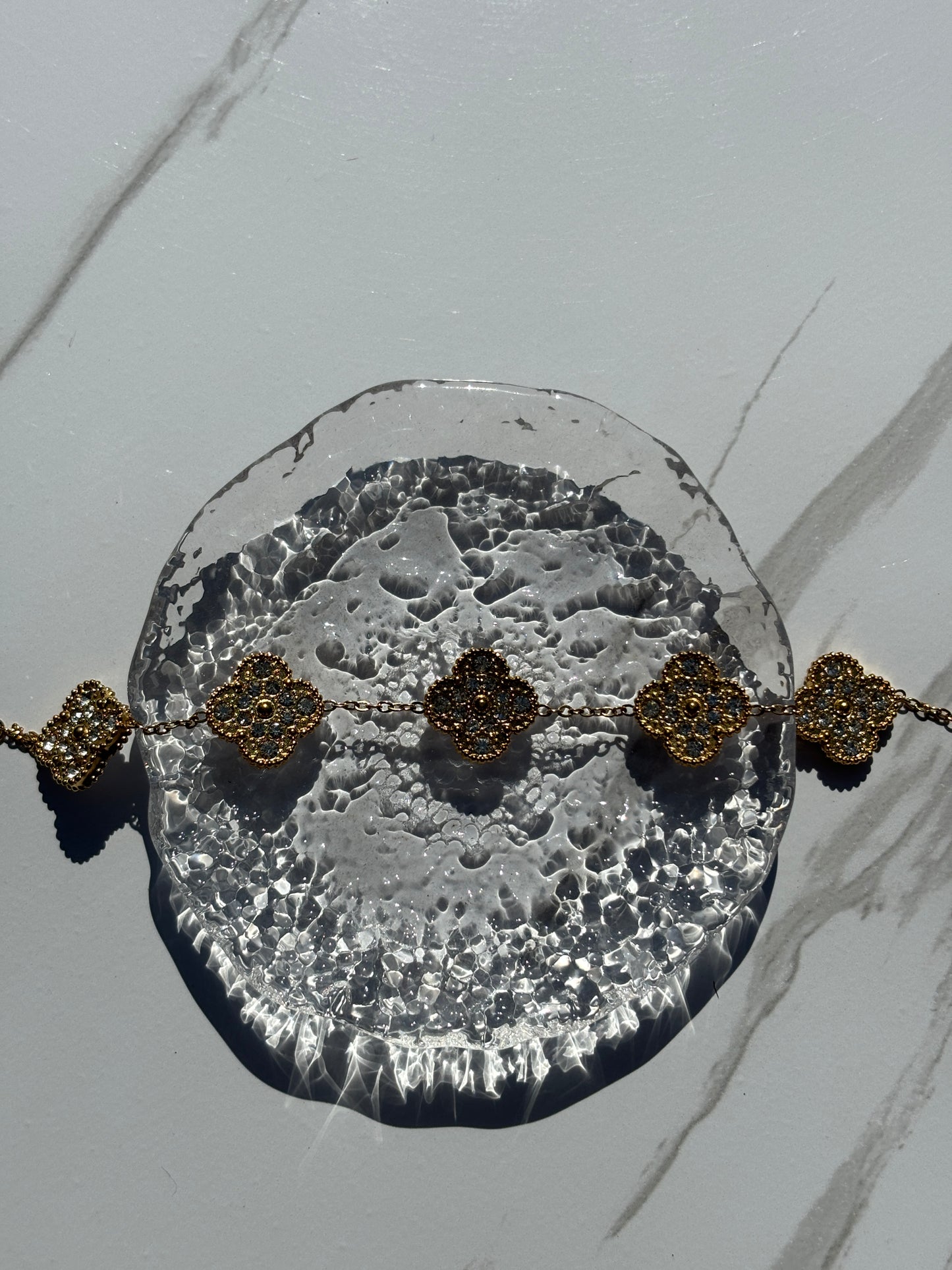 Reversible clove bracelet