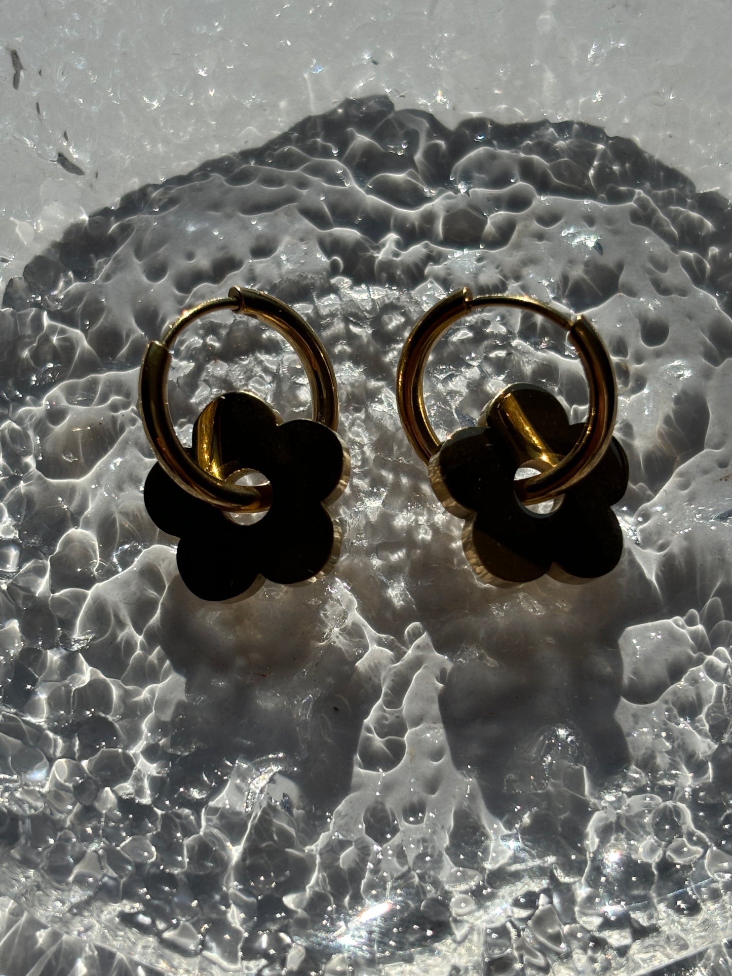 Dainty floral earring