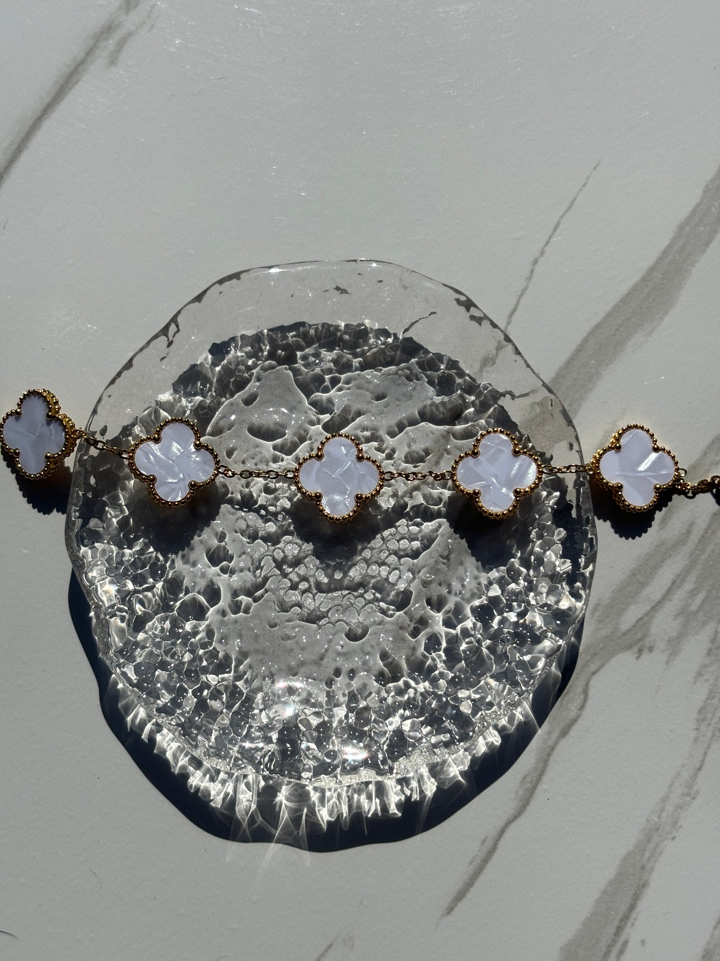 Reversible clove bracelet