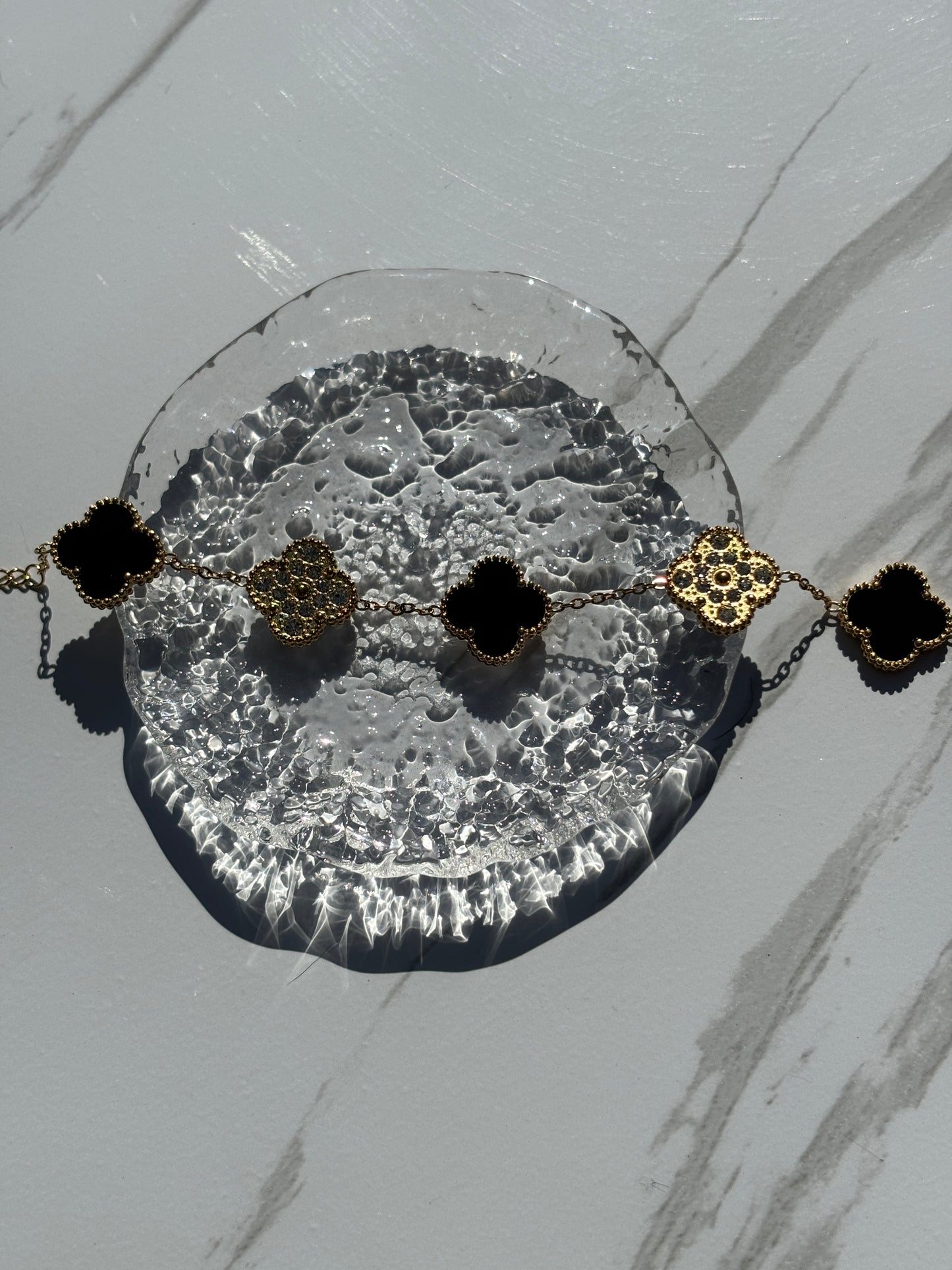 Reversible clove bracelet