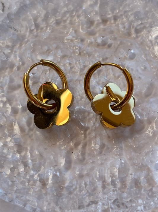 Dainty floral earring