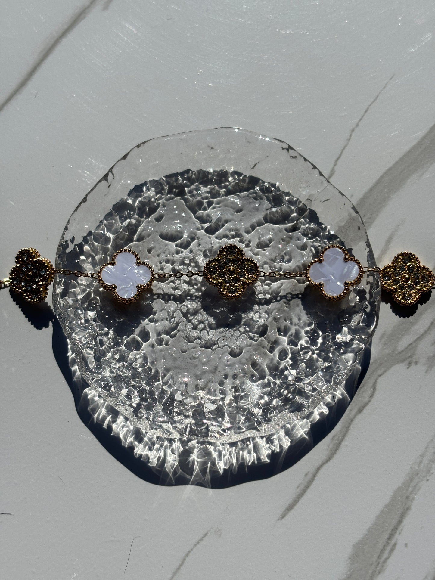Reversible clove bracelet