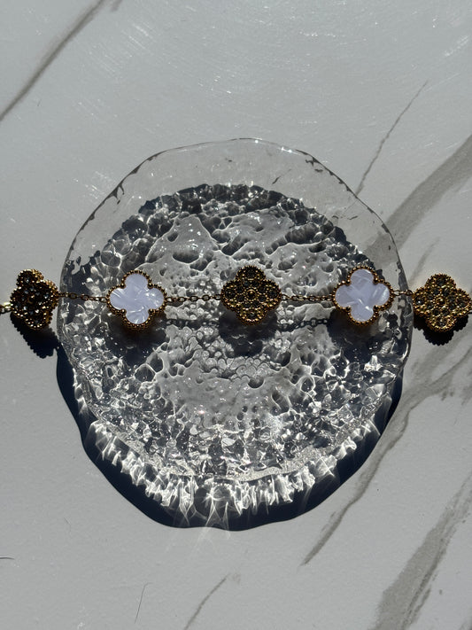Reversible clove bracelet